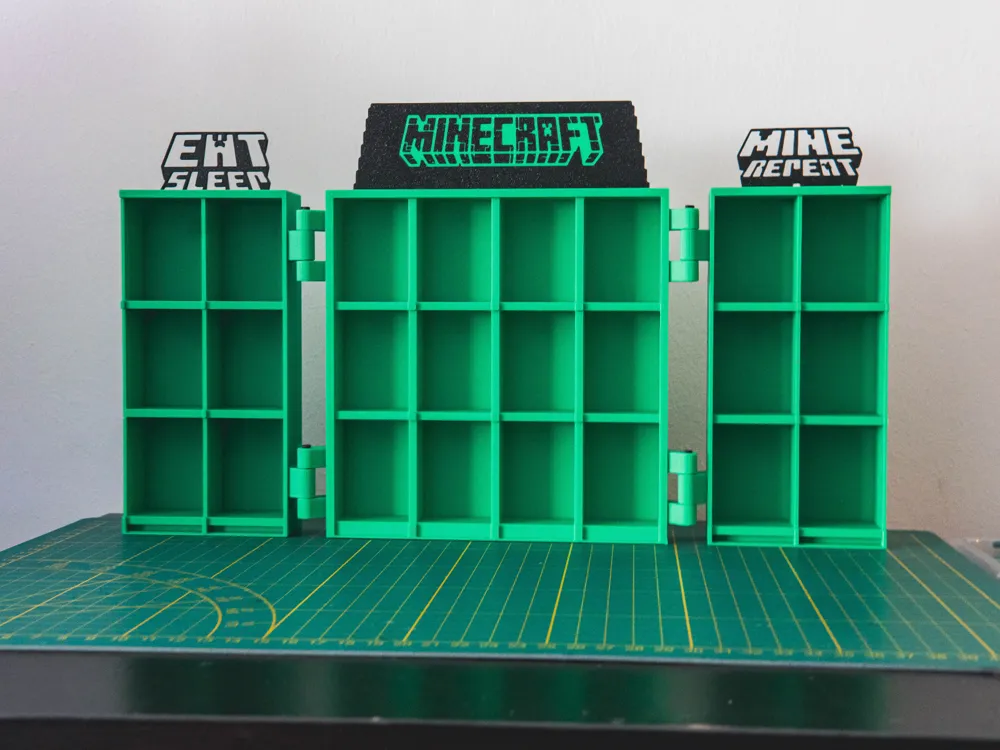 Minecraft Kinder Joy Display Case