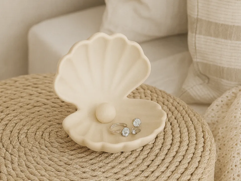 Clamshell Jewelry Tray with Pearl